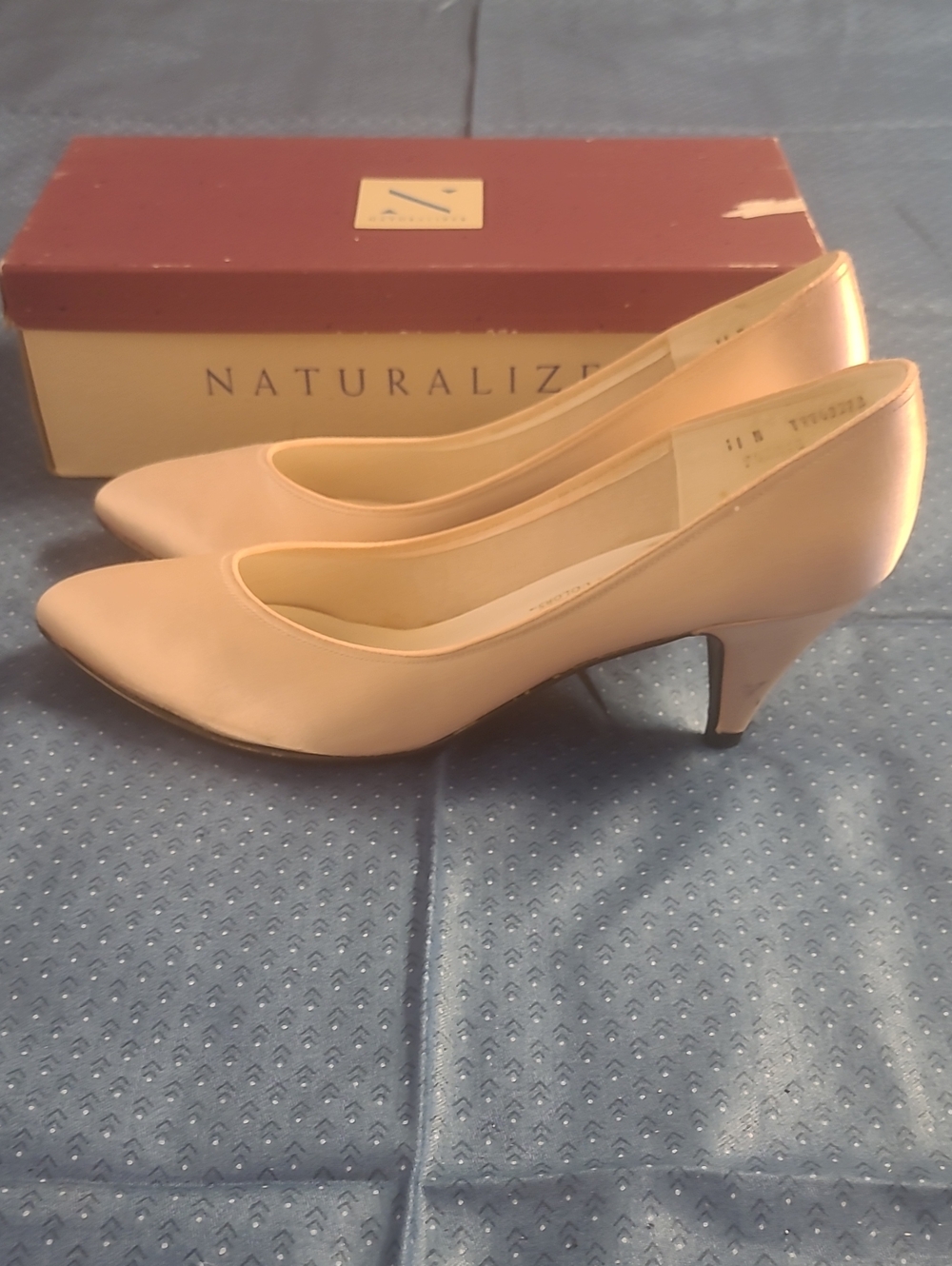Naturalizer Pink Pointed-Toe Mid Heel Pumps